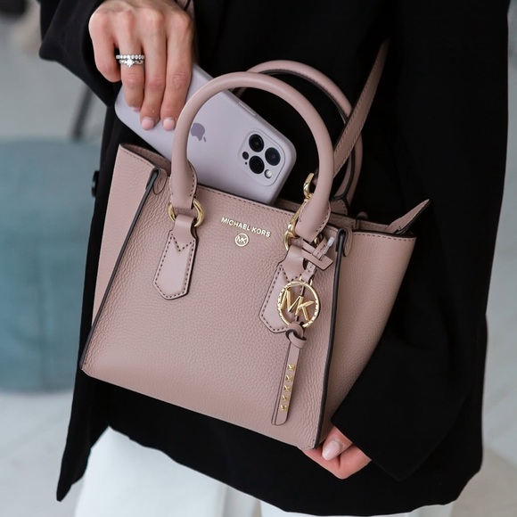 Michael Kors Kris Small Logo Satchel
Perfect condition - Picture 1 of 3